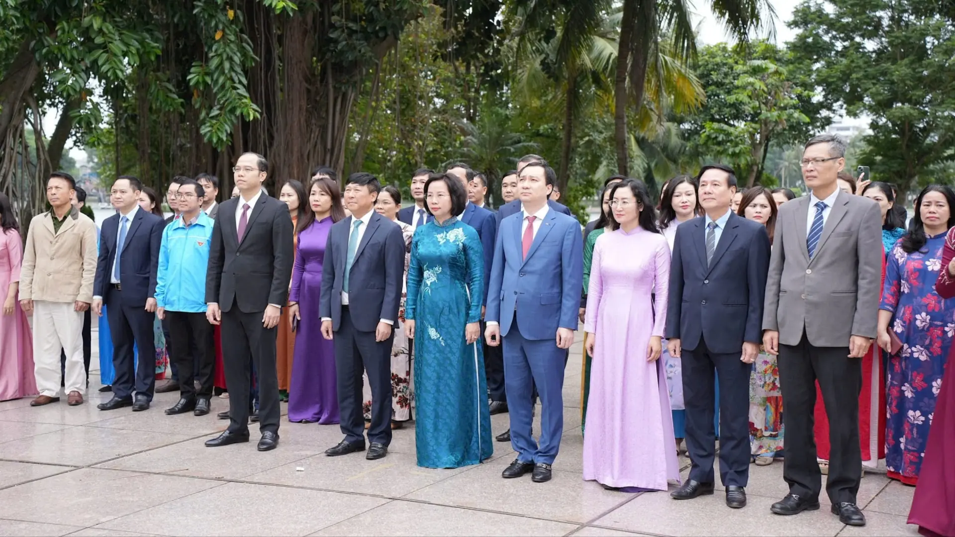 Dâng hương tưởng nhớ các vị tiền bối cách mạng